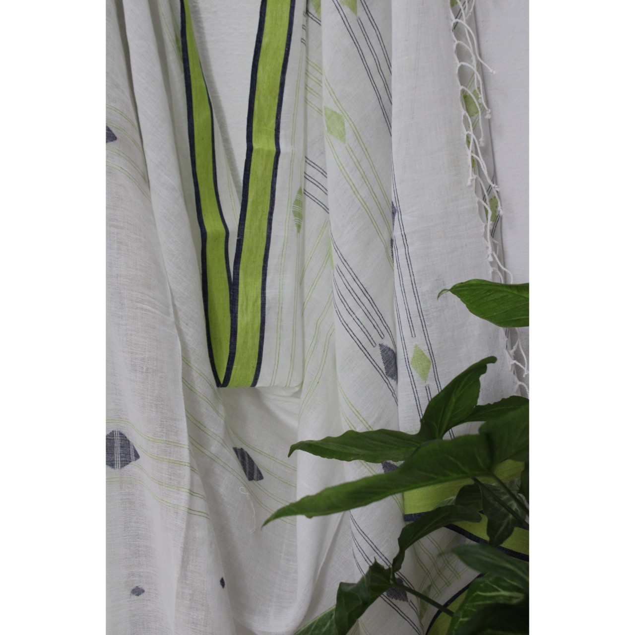 (1128) Cotton Azo-free dyed Jamdani sari from Burdwan with cotton motifs - White, sea green, indigo