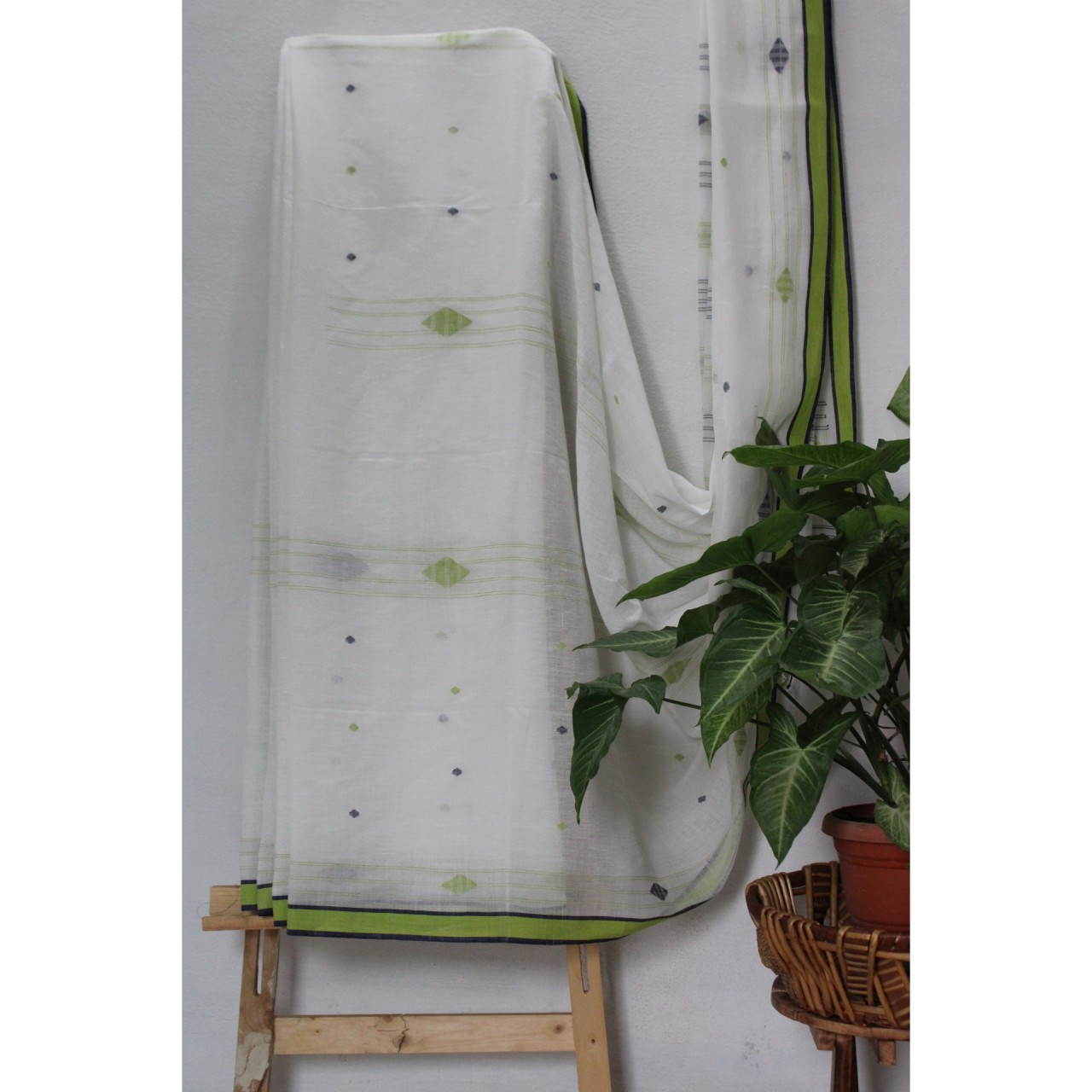 (1128) Cotton Azo-free dyed Jamdani sari from Burdwan with cotton motifs - White, sea green, indigo