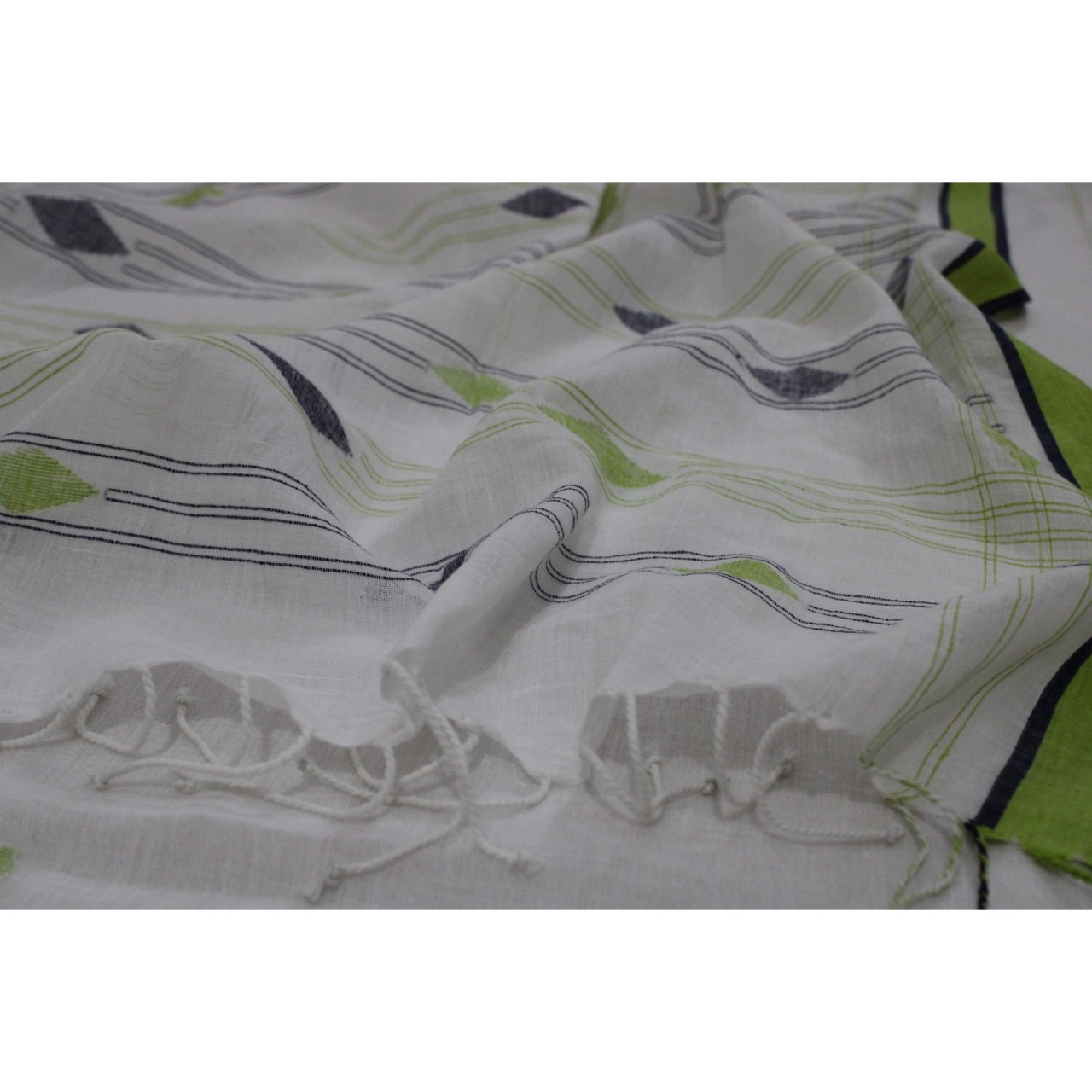(1128) Cotton Azo-free dyed Jamdani sari from Burdwan with cotton motifs - White, sea green, indigo
