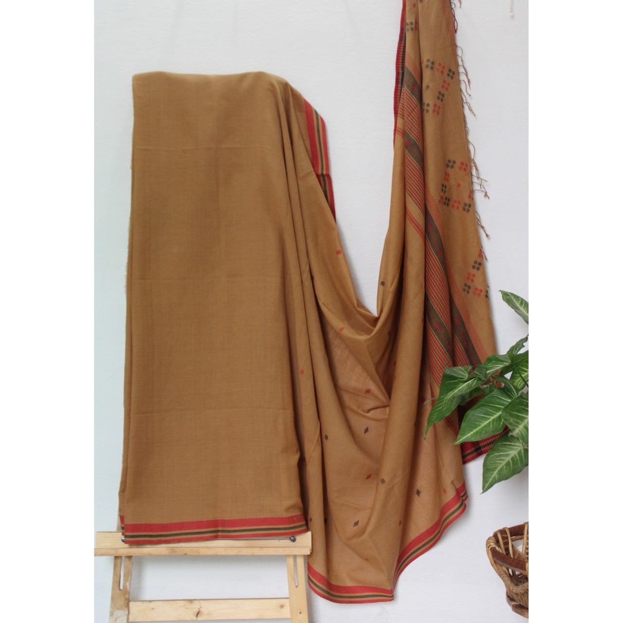 (1151) Cotton Azo-free dyed Jamdani sari from Burdwan with cotton motifs - Light brown, red, black