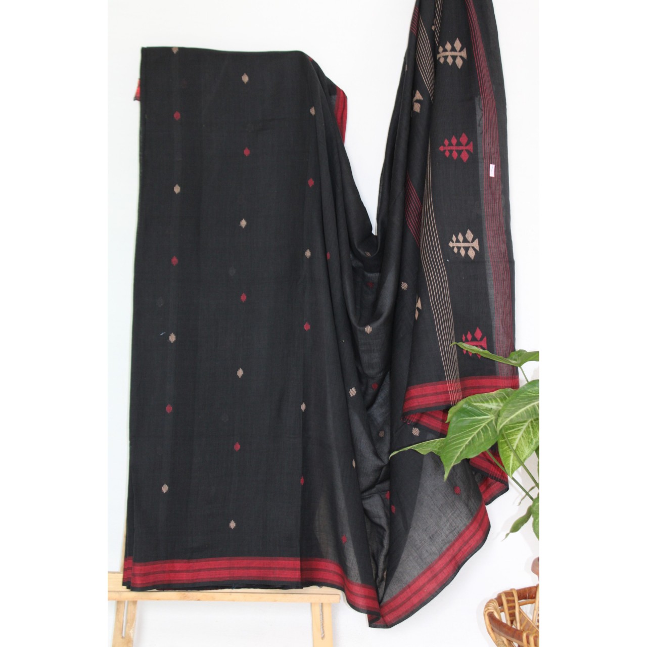 (1152) Cotton Azo-free dyed Jamdani sari from Burdwan with cotton motifs - Black, maroon