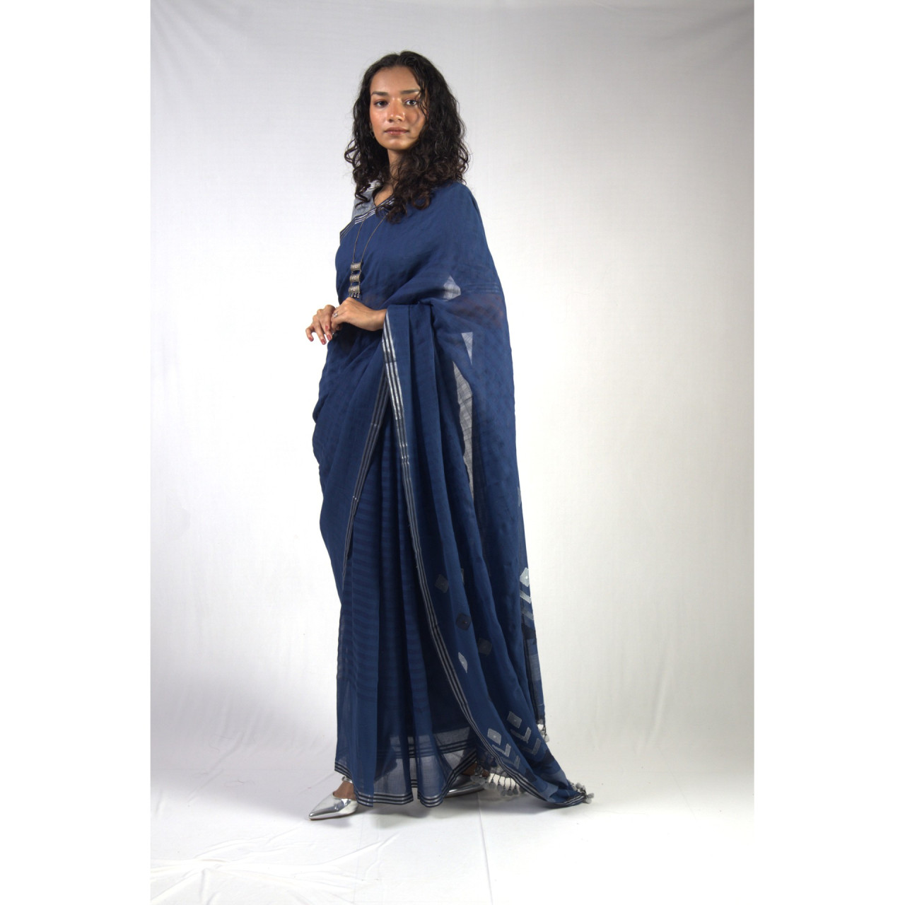 (1860) Cotton, mulberry silk and zari Azo-free dyed Jamdani sari from Shantipur with cotton motifs and cotton motifs - Dark indigo, white, motif, black, pompoms, textured, silver
