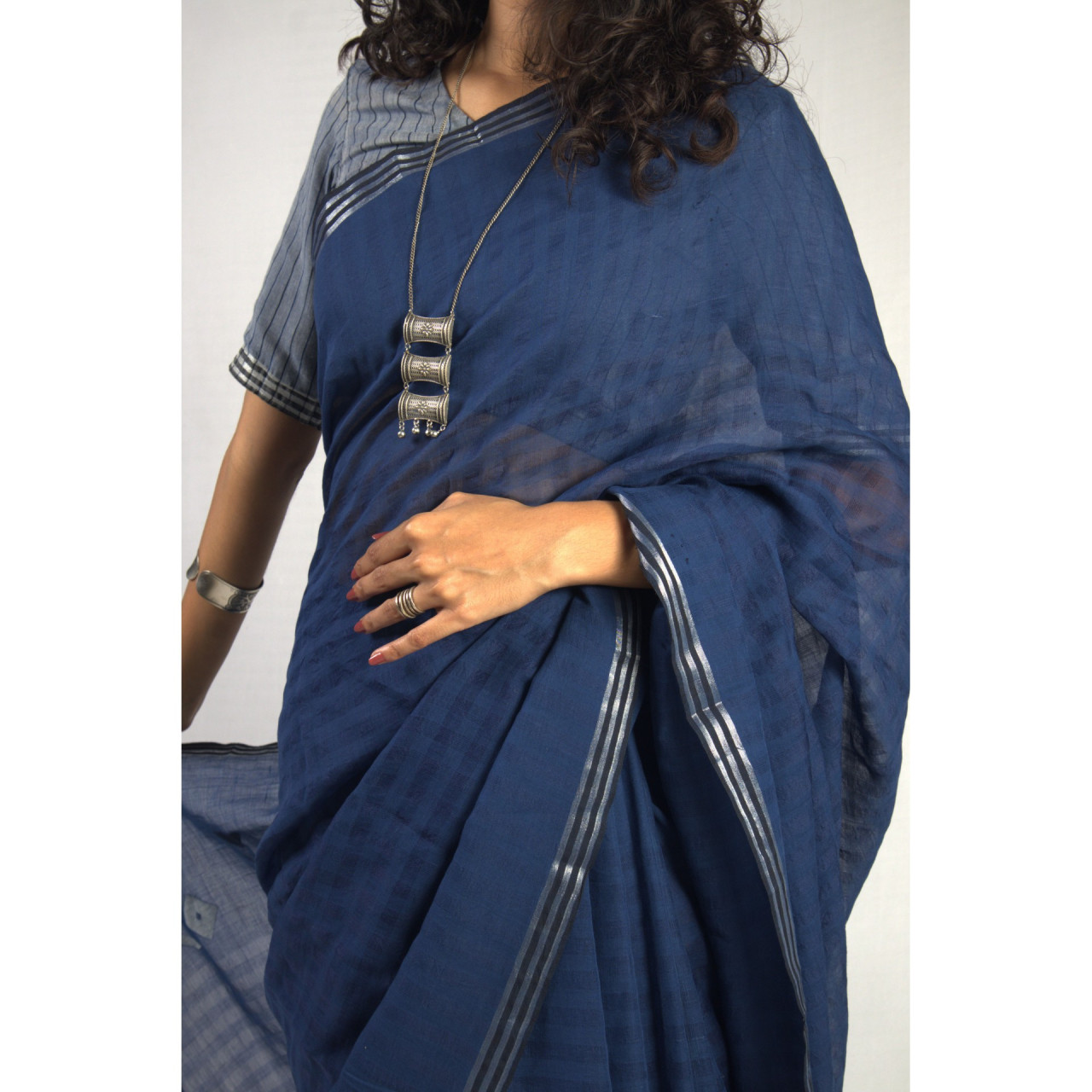 (1860) Cotton, mulberry silk and zari Azo-free dyed Jamdani sari from Shantipur with cotton motifs and cotton motifs - Dark indigo, white, motif, black, pompoms, textured, silver