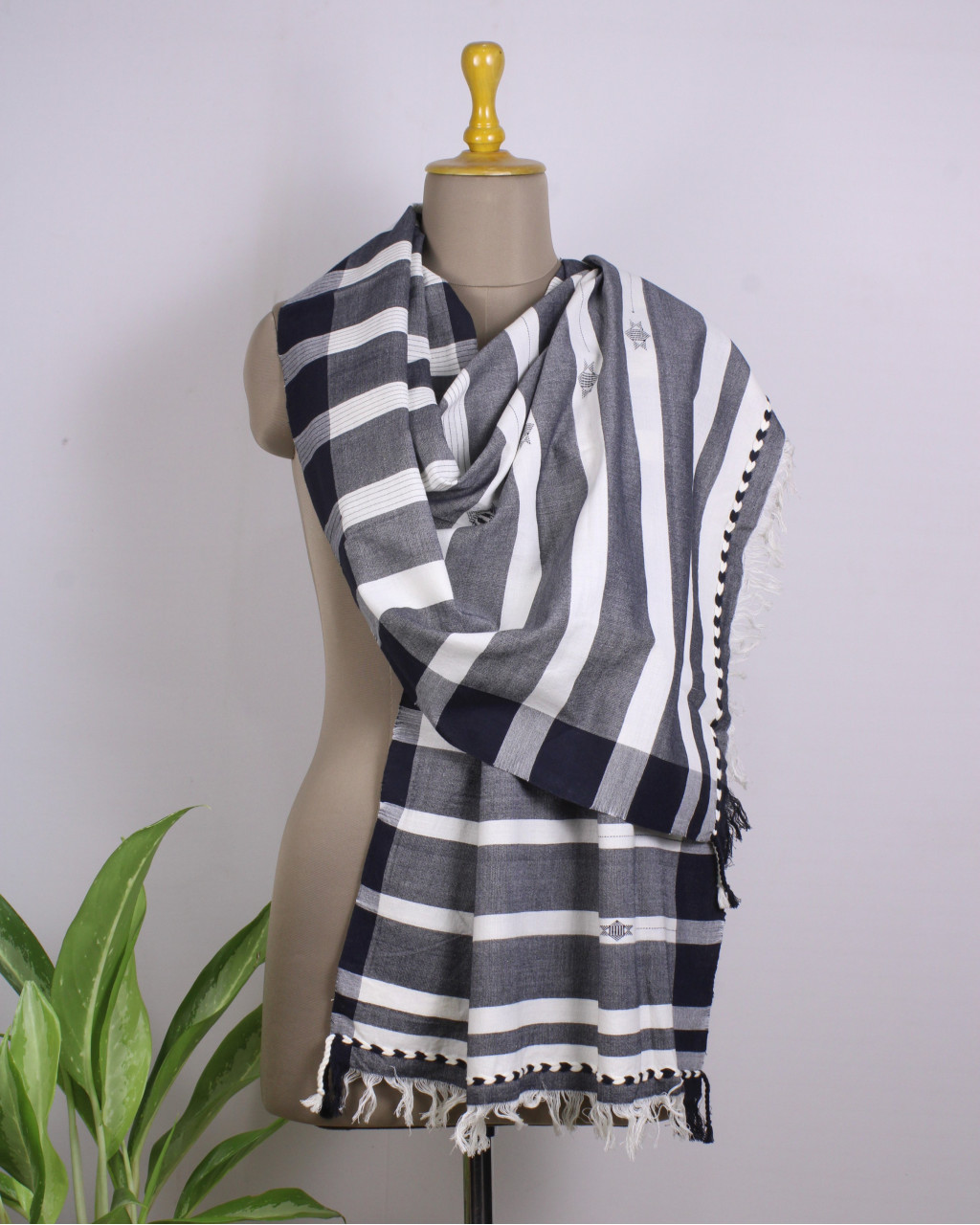 (1212) Cotton Azo-free dyed Kutchy stole from Kutch with cotton motifs and cotton motifs - Black, white, stripes, motif