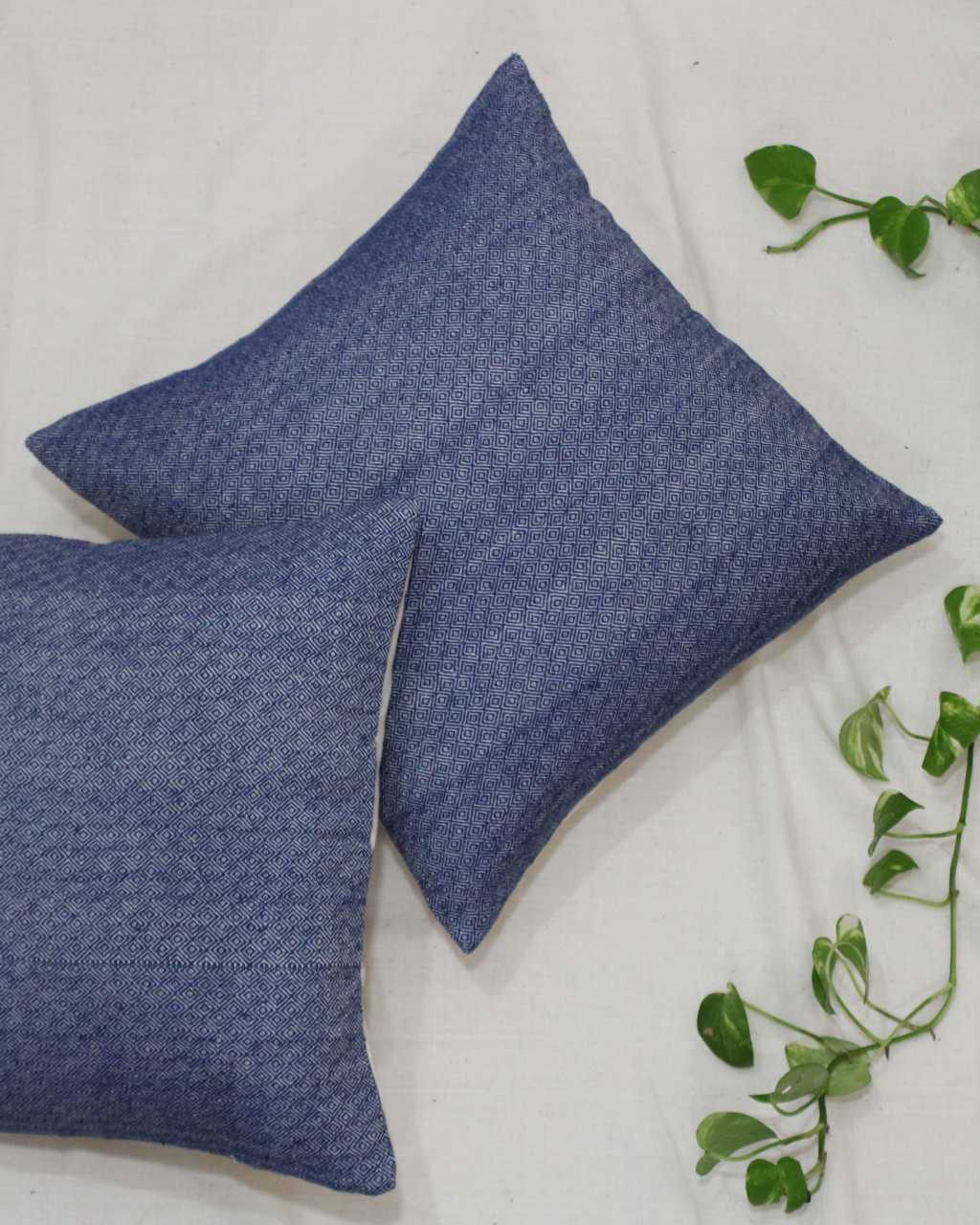 (1310) Cotton and kala cotton Azo-free dyed cushion cover from Maheshwar - Indigo, textured