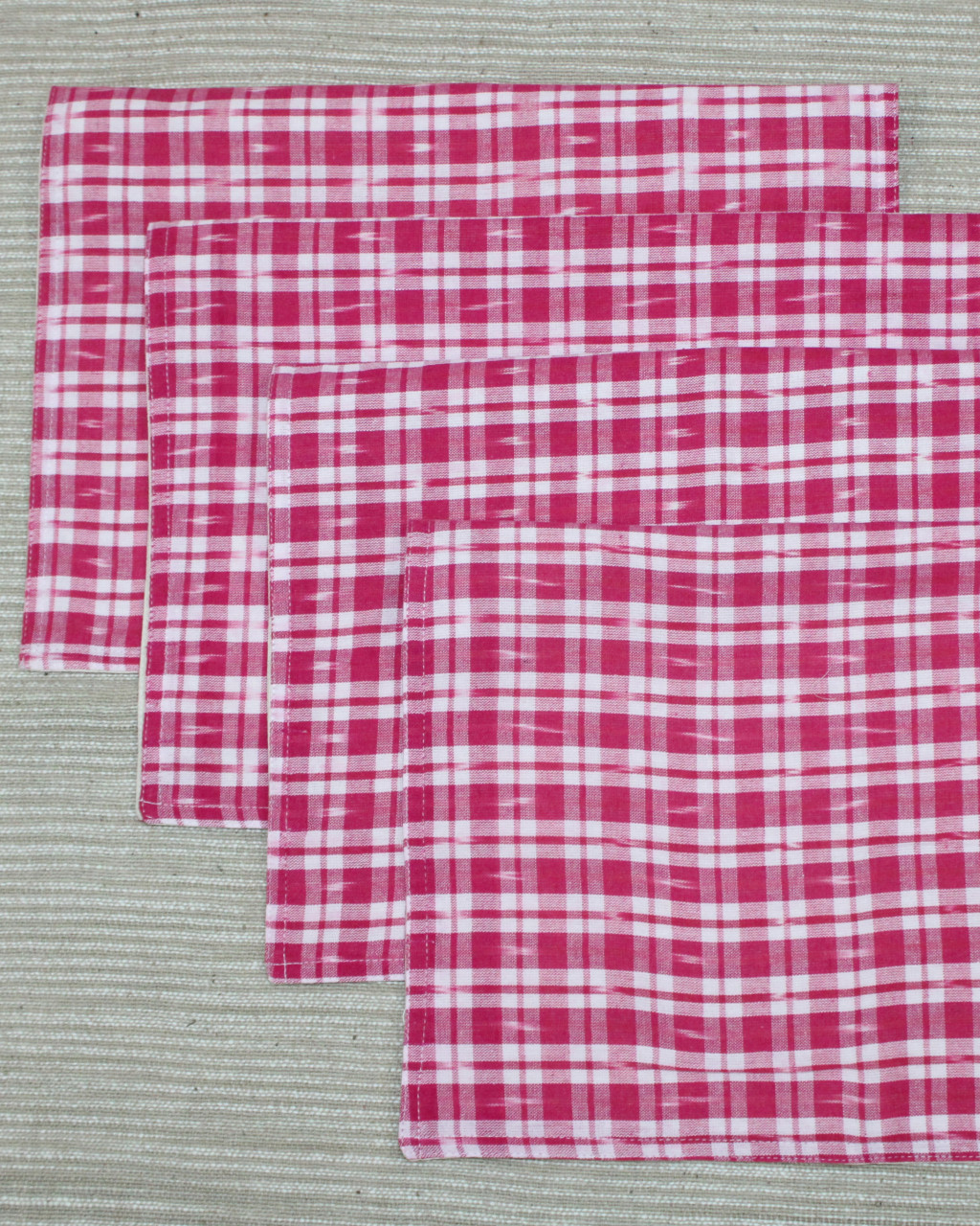 (1322) Cotton Azo-free dyed place mat from Maheshwar - Pink, white, checks