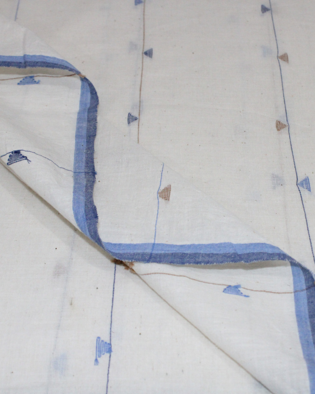 (1548) Cotton and khadi  Azo-free dyed Jamdani yardage from Shantipur with cotton motifs and cotton motifs - White, sky blue, indigo, selvedge, brown, motif