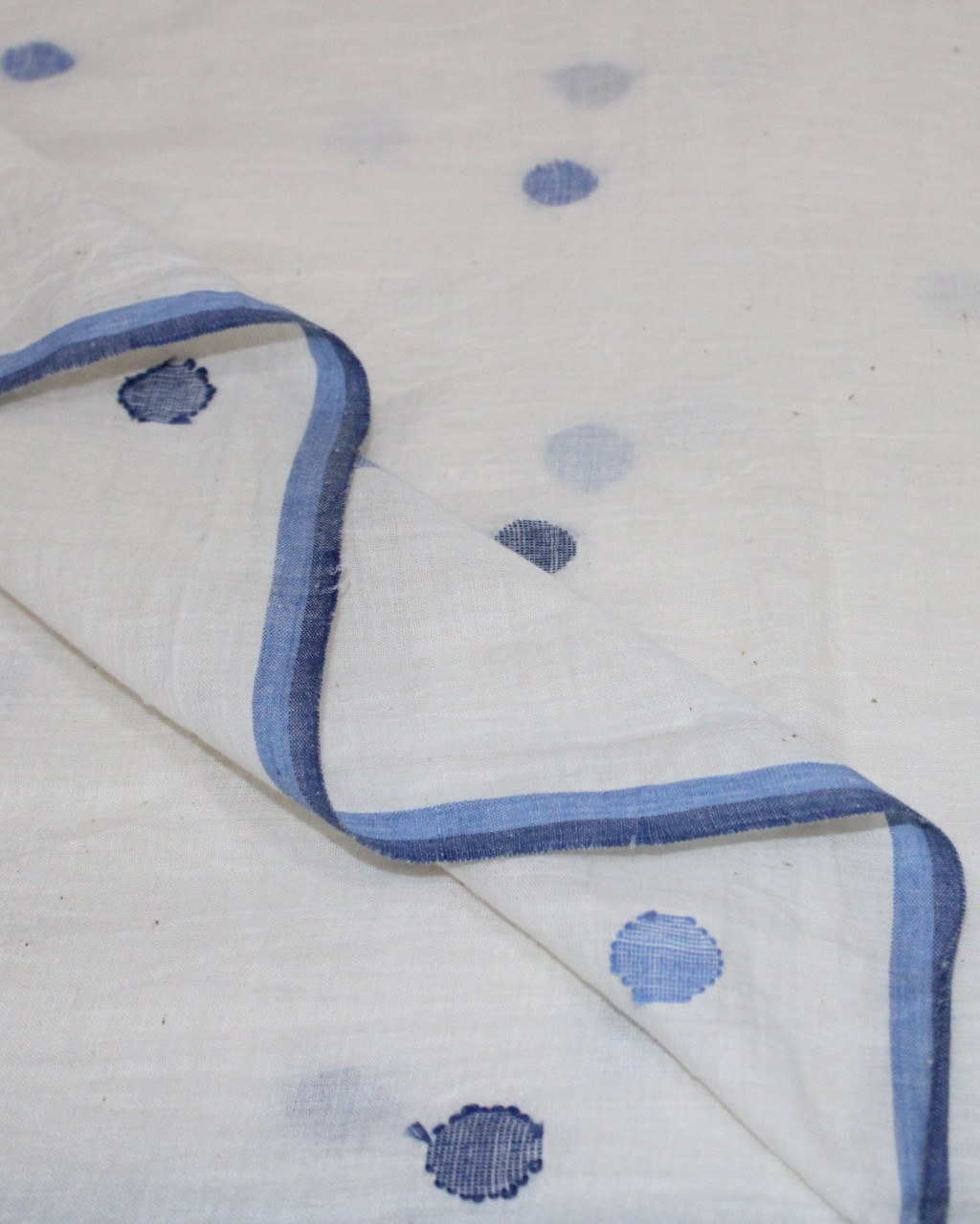 (1647) Cotton and khadi  Azo-free dyed Jamdani yardage from Shantipur with motifs, extra-weft and cotton extra-warp - White, indigo, sky blue, selvedge, motif