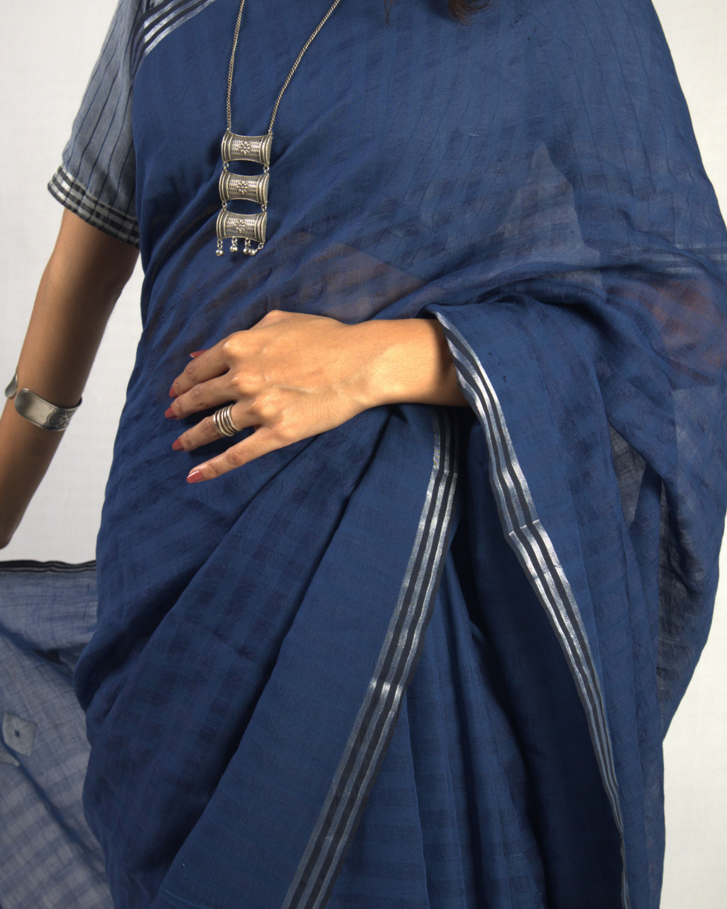 (1860) Cotton, mulberry silk and zari Azo-free dyed Jamdani sari from Shantipur with cotton motifs and cotton motifs - Dark indigo, white, motif, black, pompoms, textured, silver