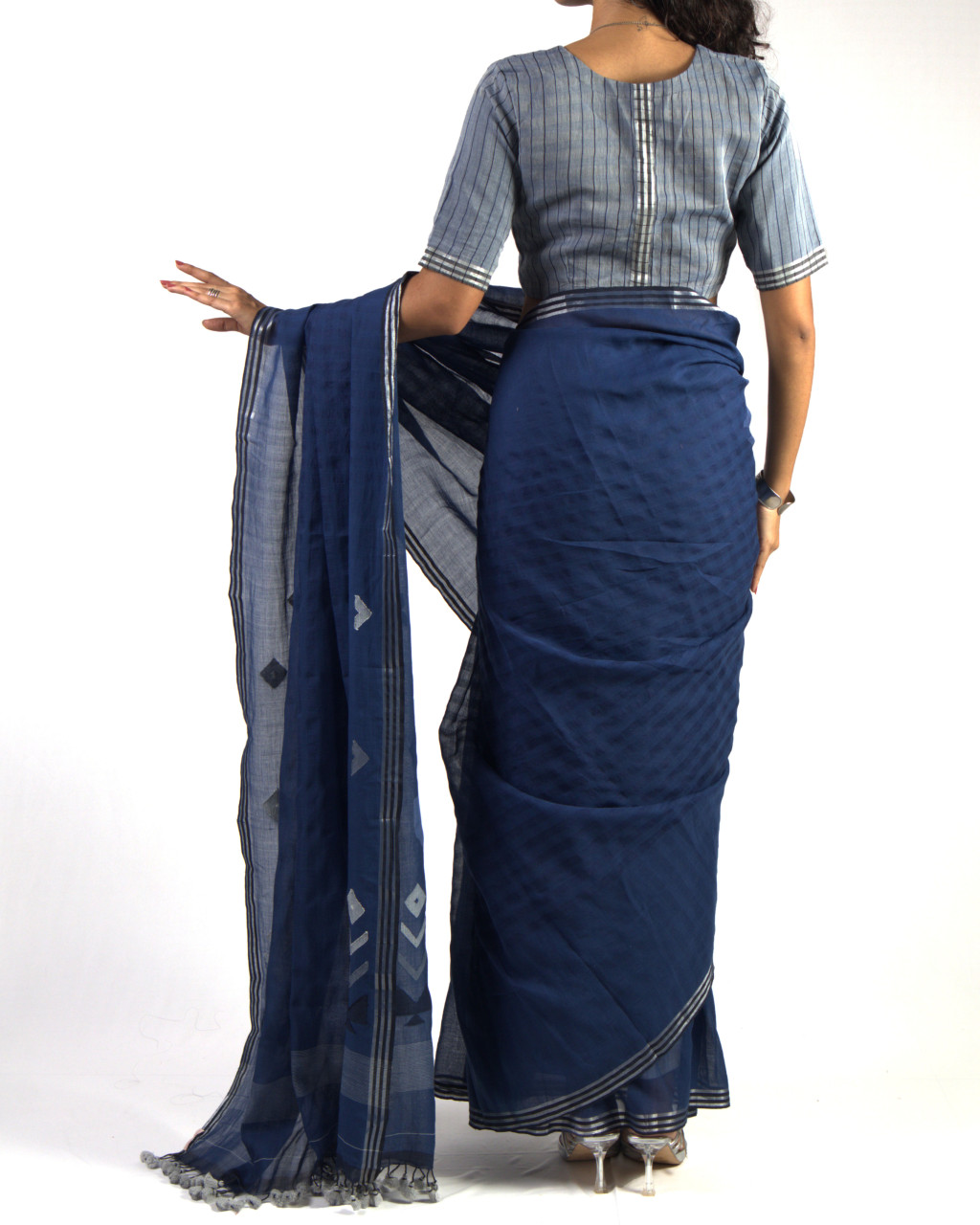 (1860) Cotton, mulberry silk and zari Azo-free dyed Jamdani sari from Shantipur with cotton motifs and cotton motifs - Dark indigo, white, motif, black, pompoms, textured, silver