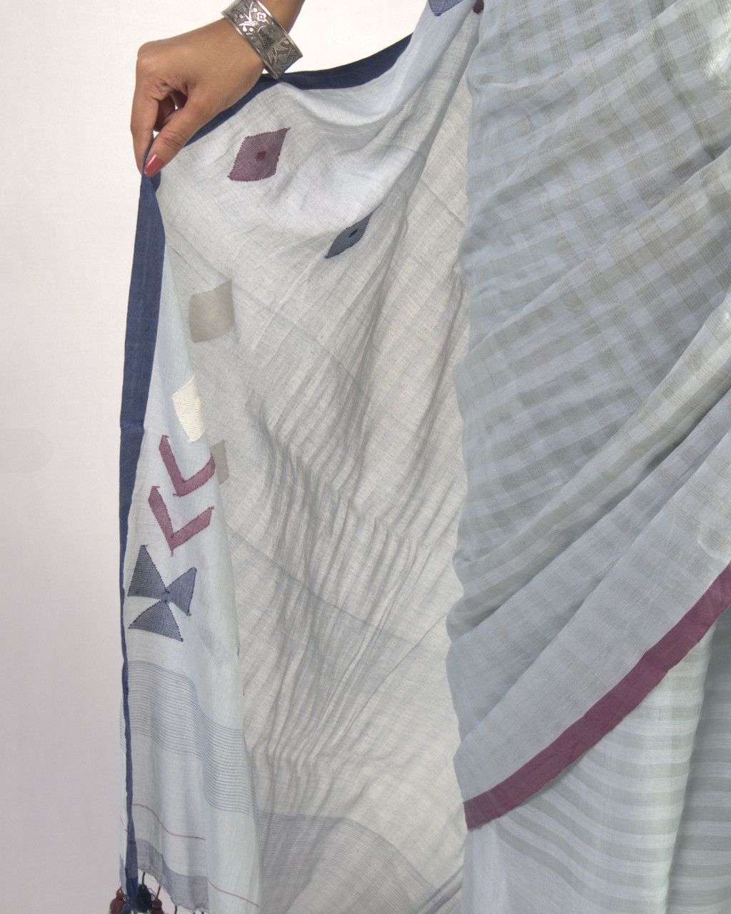 (2036) Cotton and mulberry silk Azo-free dyed Jamdani sari from Shantipur with cotton motifs and cotton motifs - Grey, indigo, white, stripes, pompoms, motif, maroon, magenta