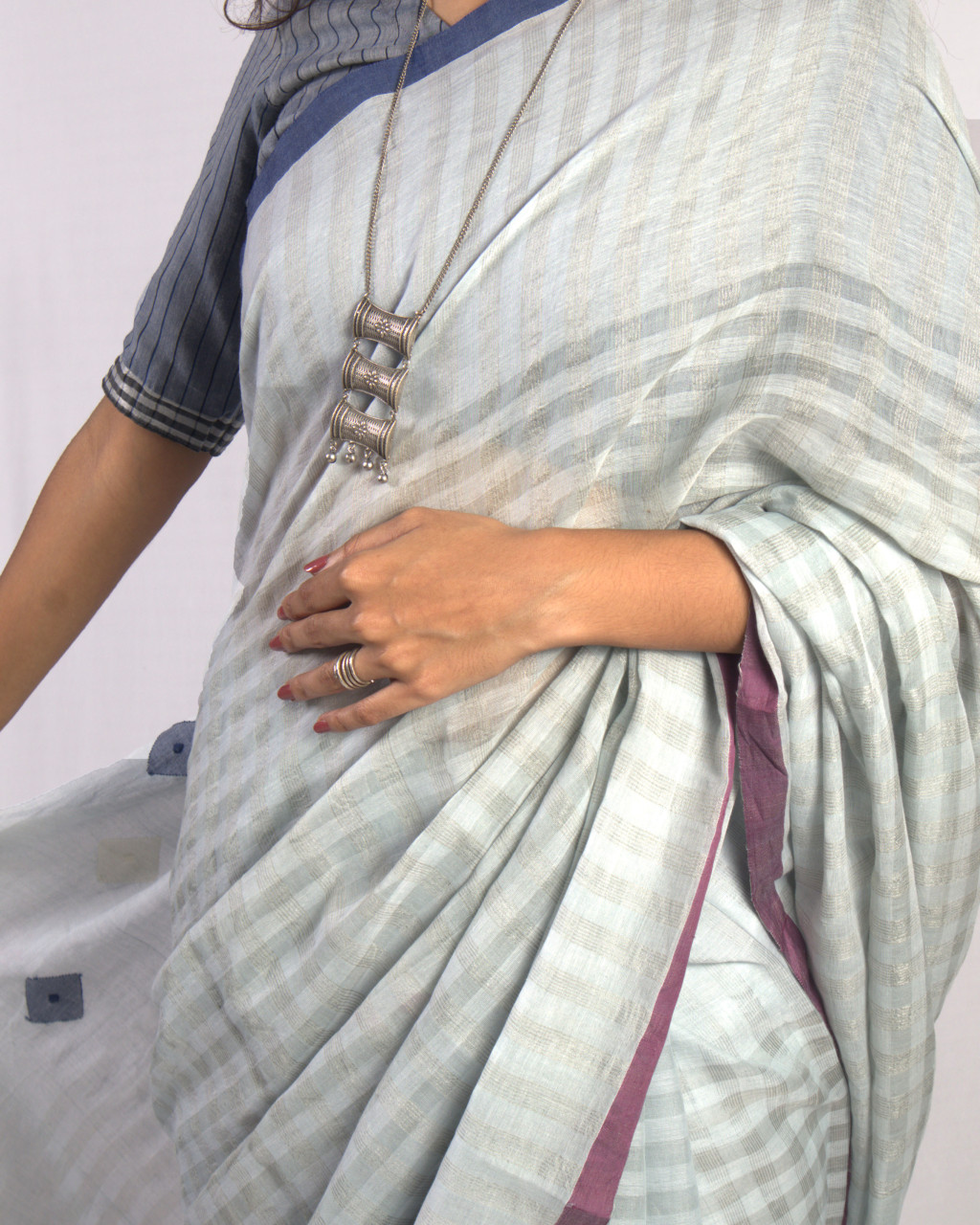 (2036) Cotton and mulberry silk Azo-free dyed Jamdani sari from Shantipur with cotton motifs and cotton motifs - Grey, indigo, white, stripes, pompoms, motif, maroon, magenta