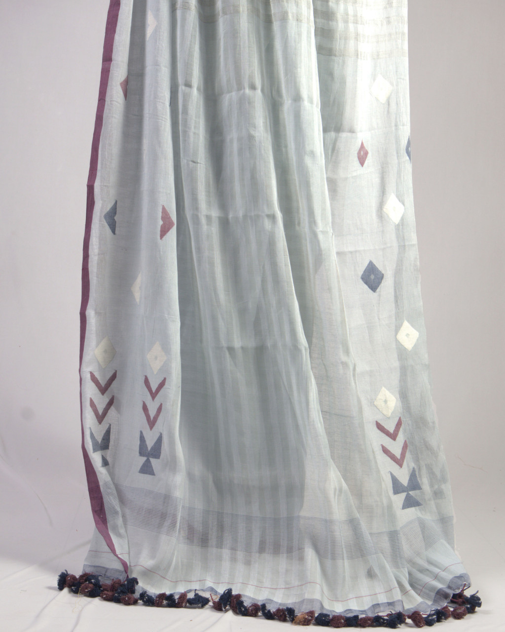 (2036) Cotton and mulberry silk Azo-free dyed Jamdani sari from Shantipur with cotton motifs and cotton motifs - Grey, indigo, white, stripes, pompoms, motif, maroon, magenta